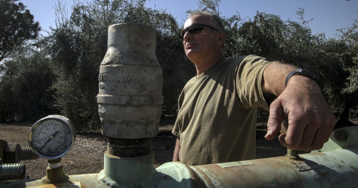 Amid well-drilling and pumping, calls grow for stronger California water regulation