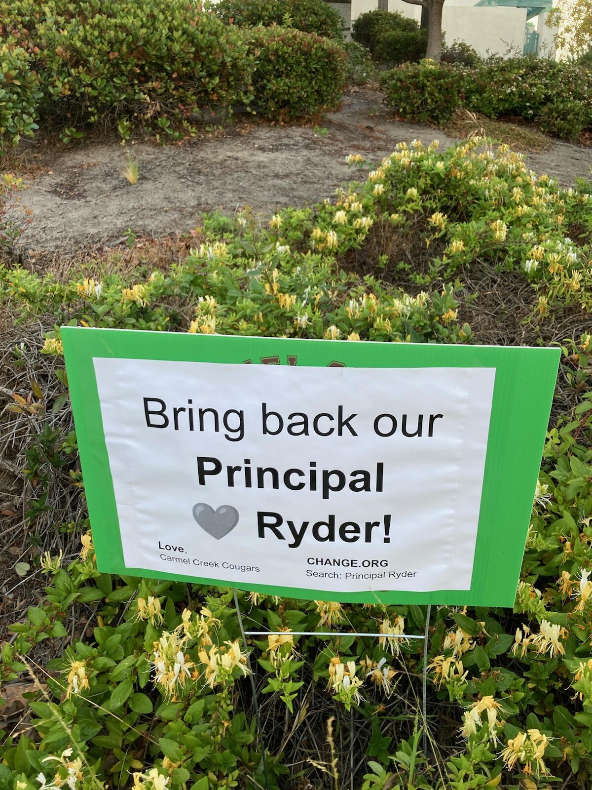 A sign up in the Carmel Creek School community.