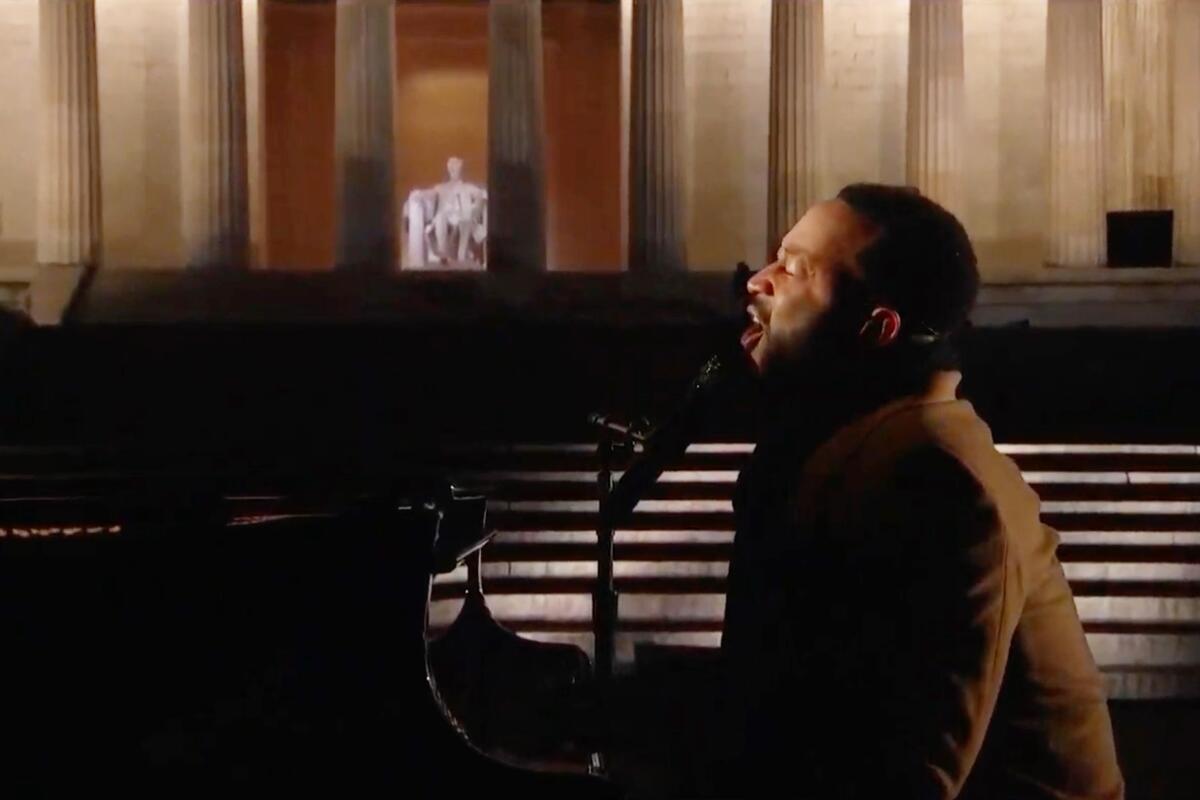 John Legend sings at the Lincoln Memorial