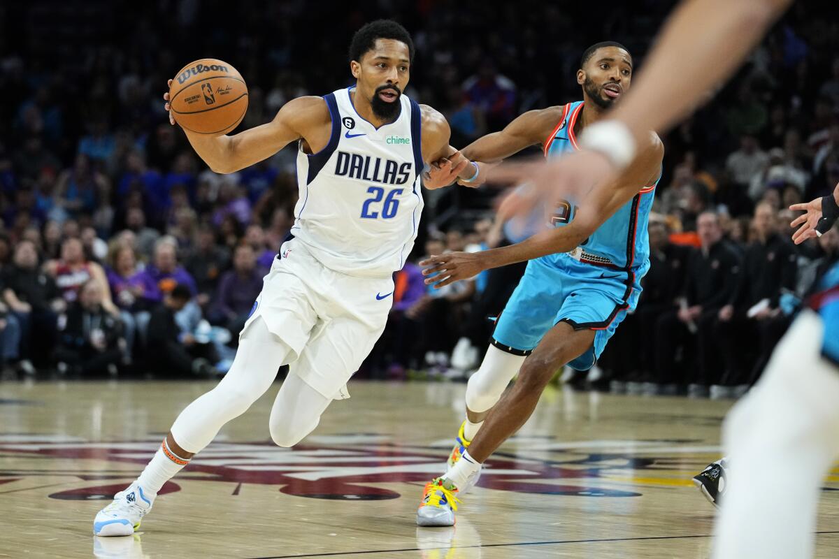 Spencer Dinwiddie Leads Mavs to 99-95 Win Over Suns After Luka Dončić  Leaves Hurt - D210SPORTS