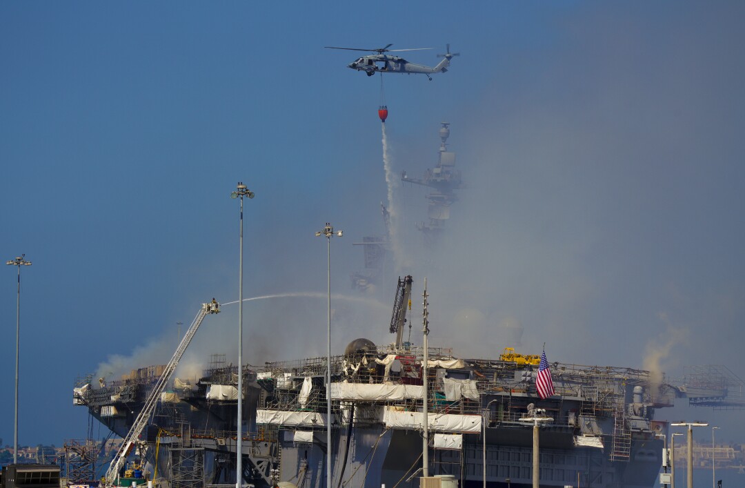 USS Bonhomme Richard se incendia en California ?url=https%3A%2F%2Fcalifornia-times-brightspot.s3.amazonaws.com%2Ffa%2F9a%2Fbc6efa9a4f5ea26a528068b94aa1%2F573917-sd-me-navy-fire-006