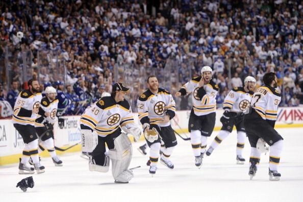 Photo: First game of NHL Stanley Cup Final, Vancouver Canucks home to  Boston Bruins - VAP2011060117 