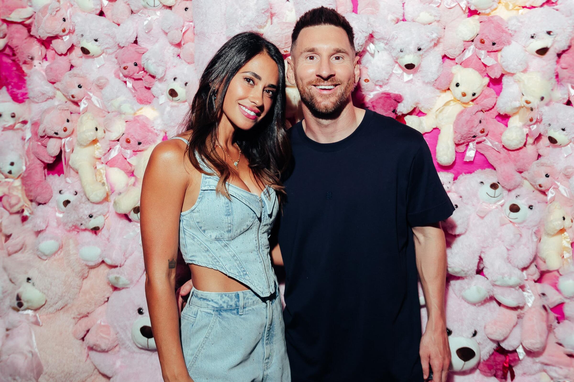 Lionel Messi y su esposa Antonella durante la celebración de la famosa fiesta Bresh de Miami.