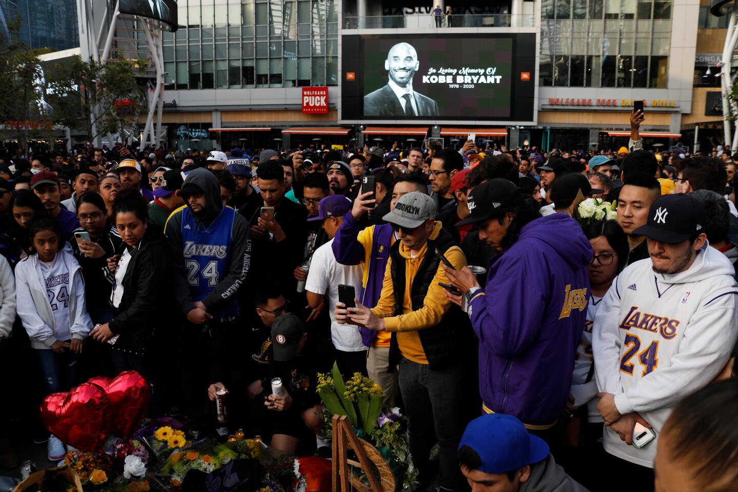 Fans gather at makeshift memorial to Kobe Bryant