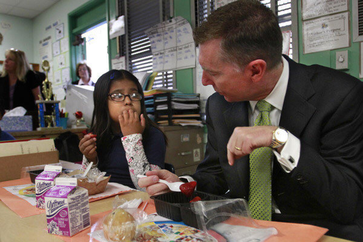 Supt. John Deasy has breakfast in a classroom with Luisa Garcia in 2012.