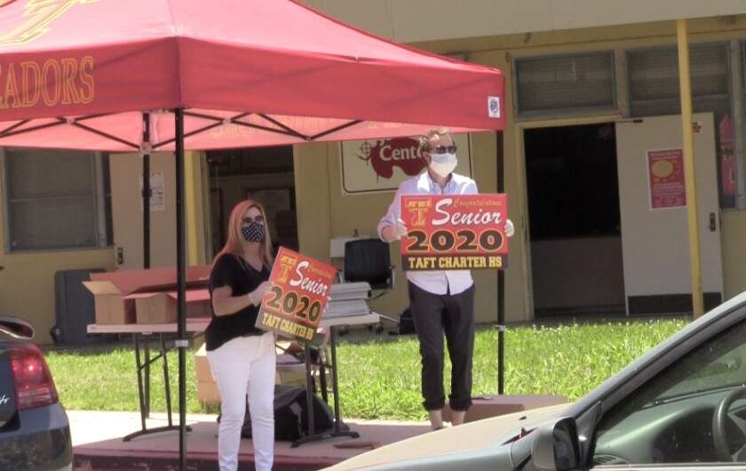 Taft High Honors Class Of 2020 With Music Signs And Car Parade Los Angeles Times