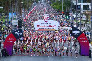 SAN DIEGO, CA - JUNE 5: Thousands for runners start the Rock 'n' Roll San Diego Marathon and Half Marathon near Balboa Park on Sunday, June 5, 2022. (K.C. Alfred / The San Diego Union-Tribune)