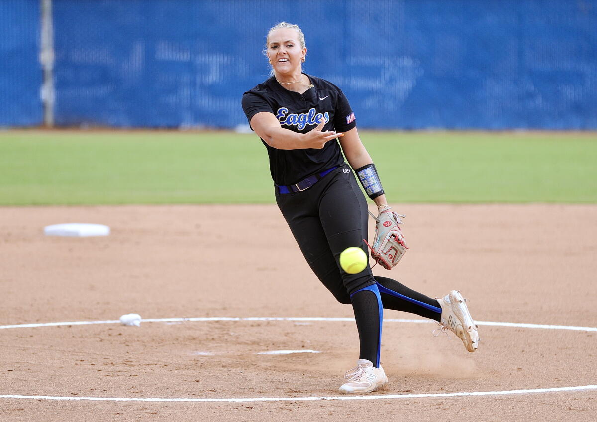 Santa Margarita High senior Payton Kennedy delivers a pitch against Mater Dei on Friday afternoon.