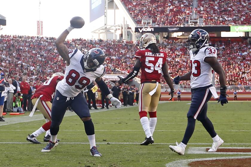 Texans tight end Stephen Anderson (89) celebrates after scoring a touchdown as Akeem Hunt (33) looks on during the second half.
