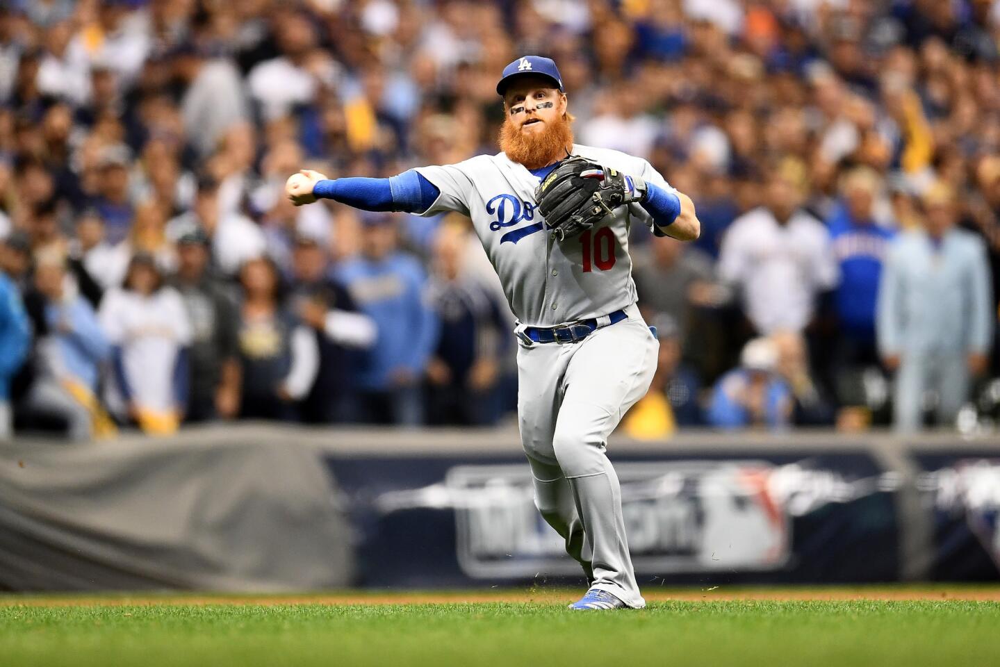 League Championship Series - Los Angeles Dodgers v Milwaukee Brewers - Game Two