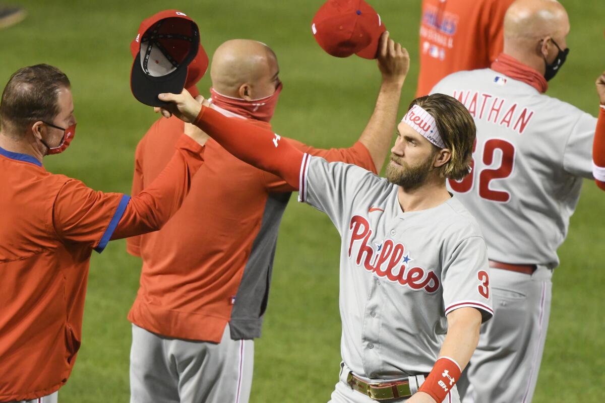 Philadelphia Phillies: Gold Glove for Bryce Harper in 2020?