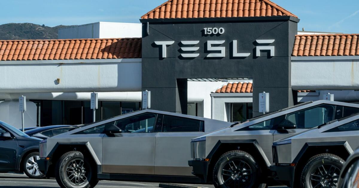 Tesla divulga estimativas mais baixas de vendas de carros em movimento incomum