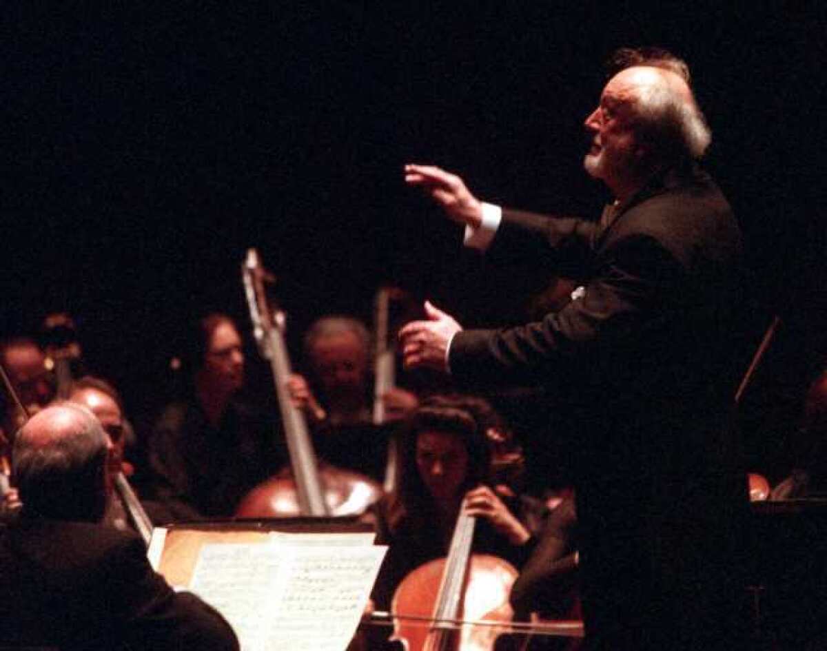 Kurt Masur conducts the New York Philharmonic in Costa Mesa in 1999.