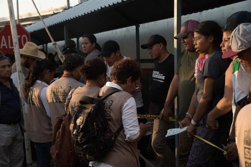 Integrantes de la caravana migrante llegan este sábado al municipio de Suchiate en el estado de Chiapas (México). EFE