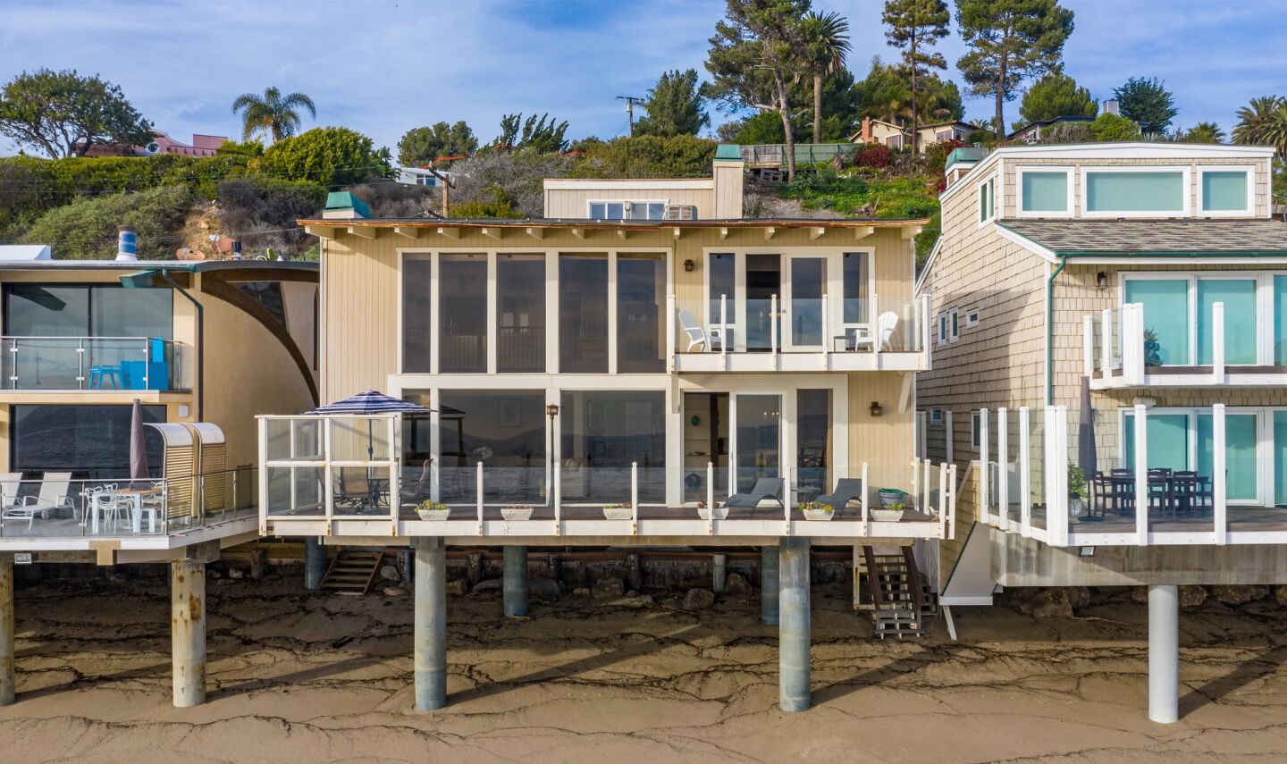 'Brady Bunch' star Barry Williams has put his two-story home in Malibu Cove Colony up for sale at $6.375 million.