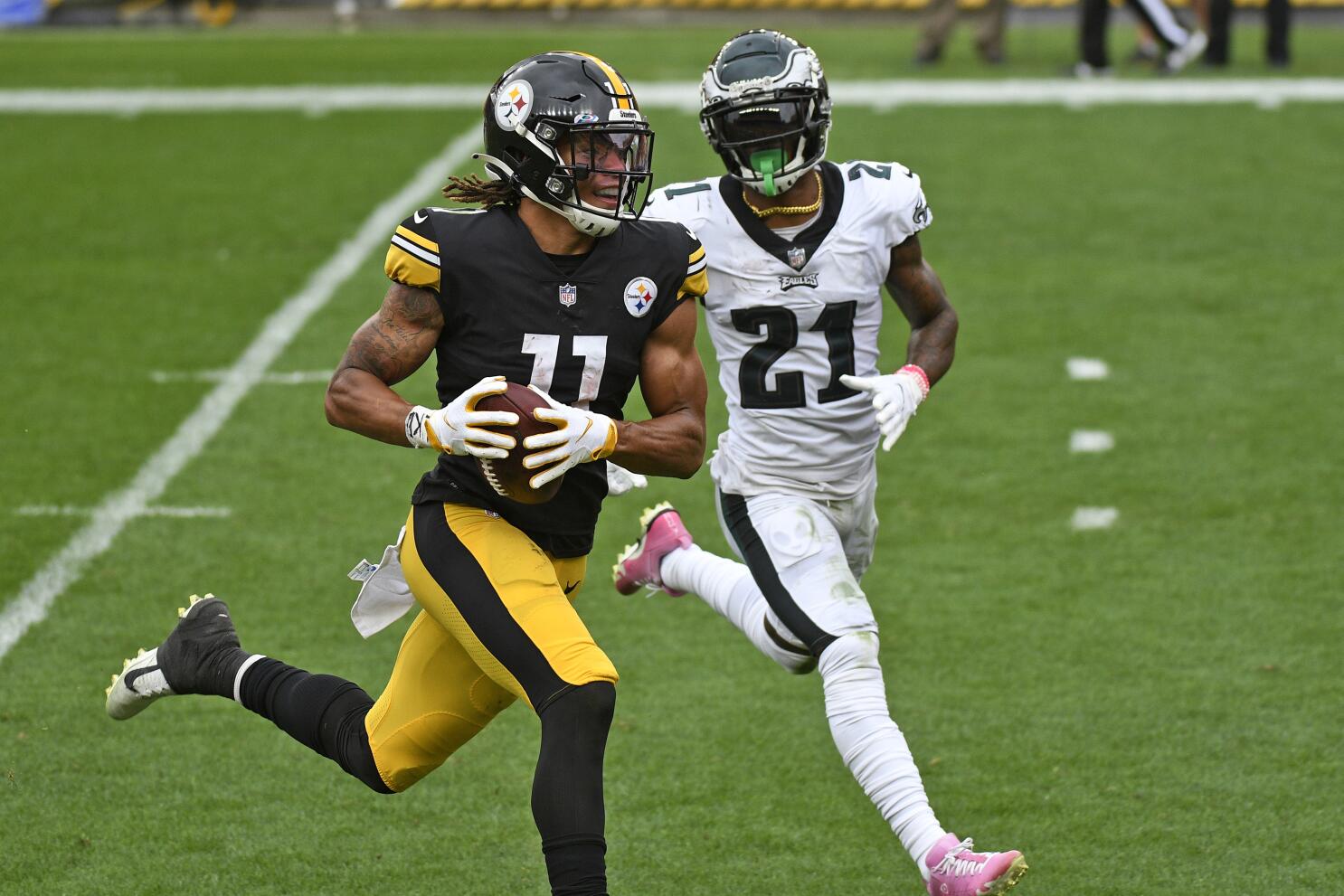 Jalen Elliott of the Pittsburgh Steelers lines up before a play