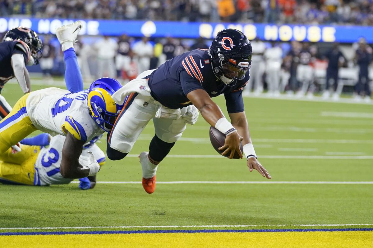 Bears rookie QB Fields scores touchdown in NFL debut - The San Diego  Union-Tribune