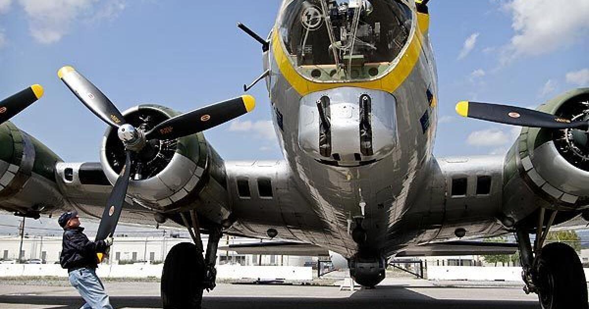 b>Photos:</b> Flying Fortress Bomber - Los Angeles Times