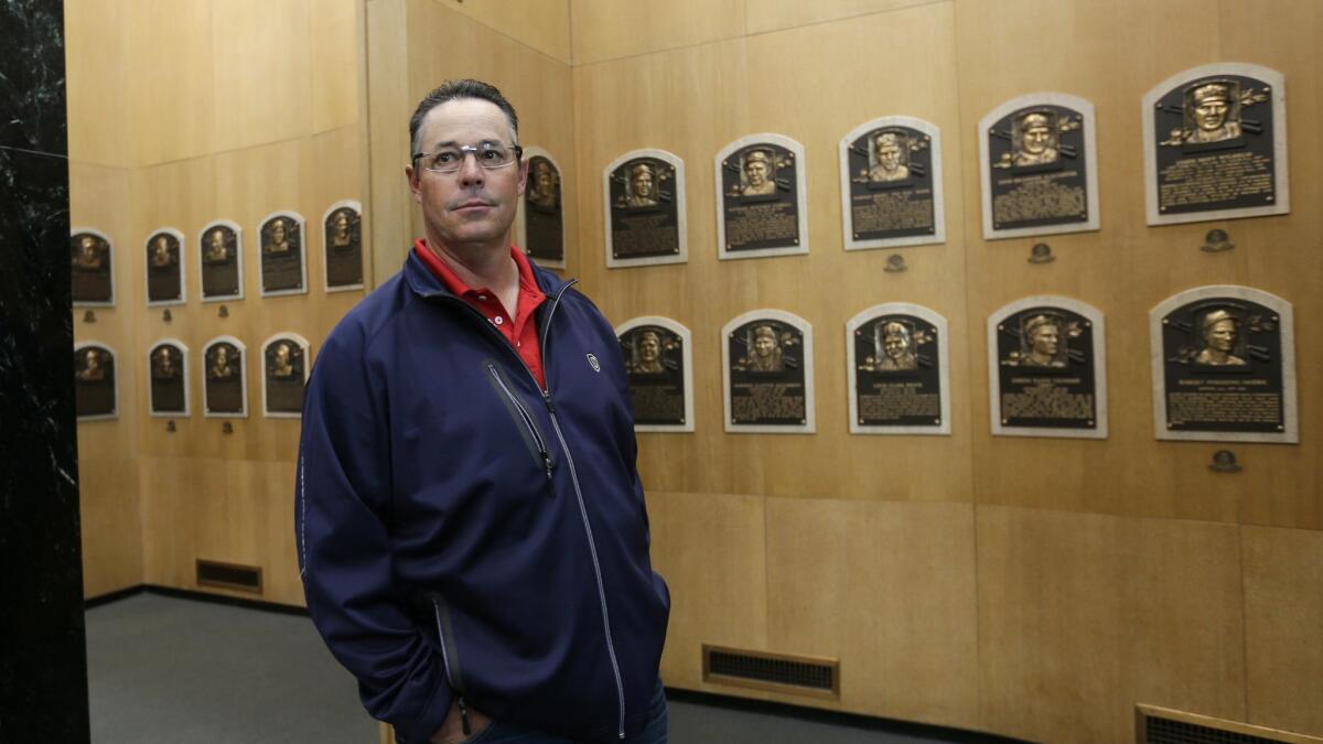 Cox, Maddux take pre-induction tour of HoF