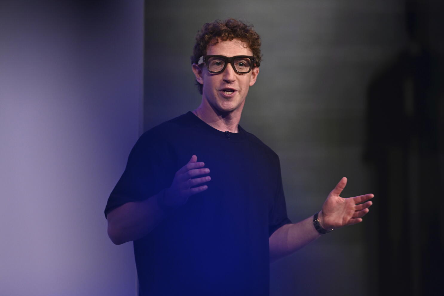 https://www.latimes.com/business/story/2026-09-18/meta-glasses-captured-shared-intimate-images-without-users-consent-lawsuit-claims social preview image