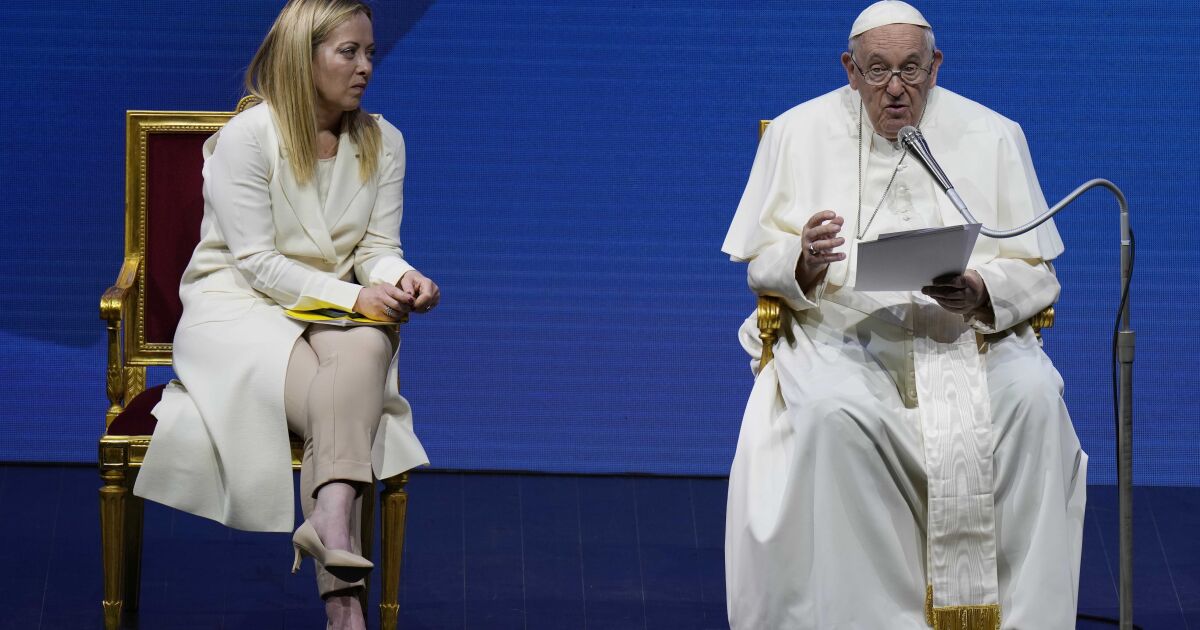 Il Papa sostiene l’appello della Meloni agli italiani di avere più figli, non animali domestici