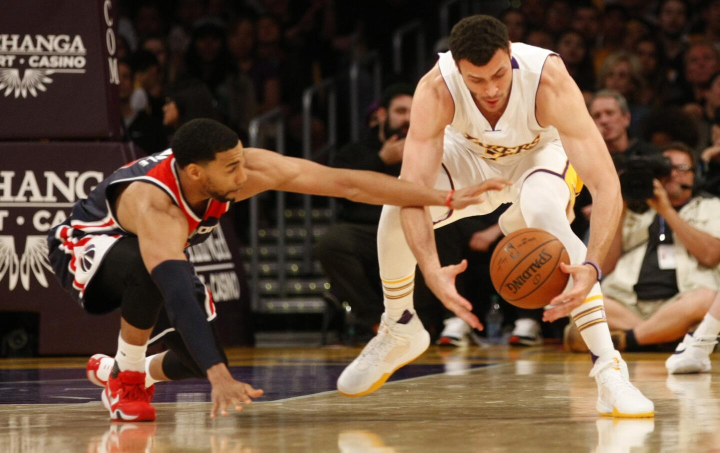 Larry Nance Jr., Garrett Temple