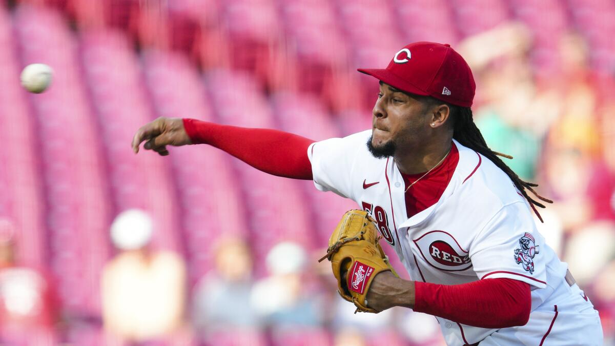 BREAKING: Mariners get their man, acquire RHP Luis Castillo from the Reds -  Lookout Landing