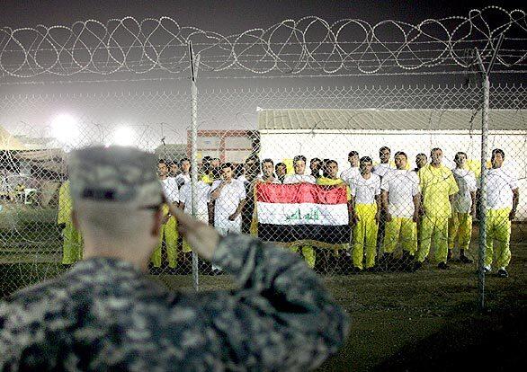 Iraqi detainees holding an Iraqi flag