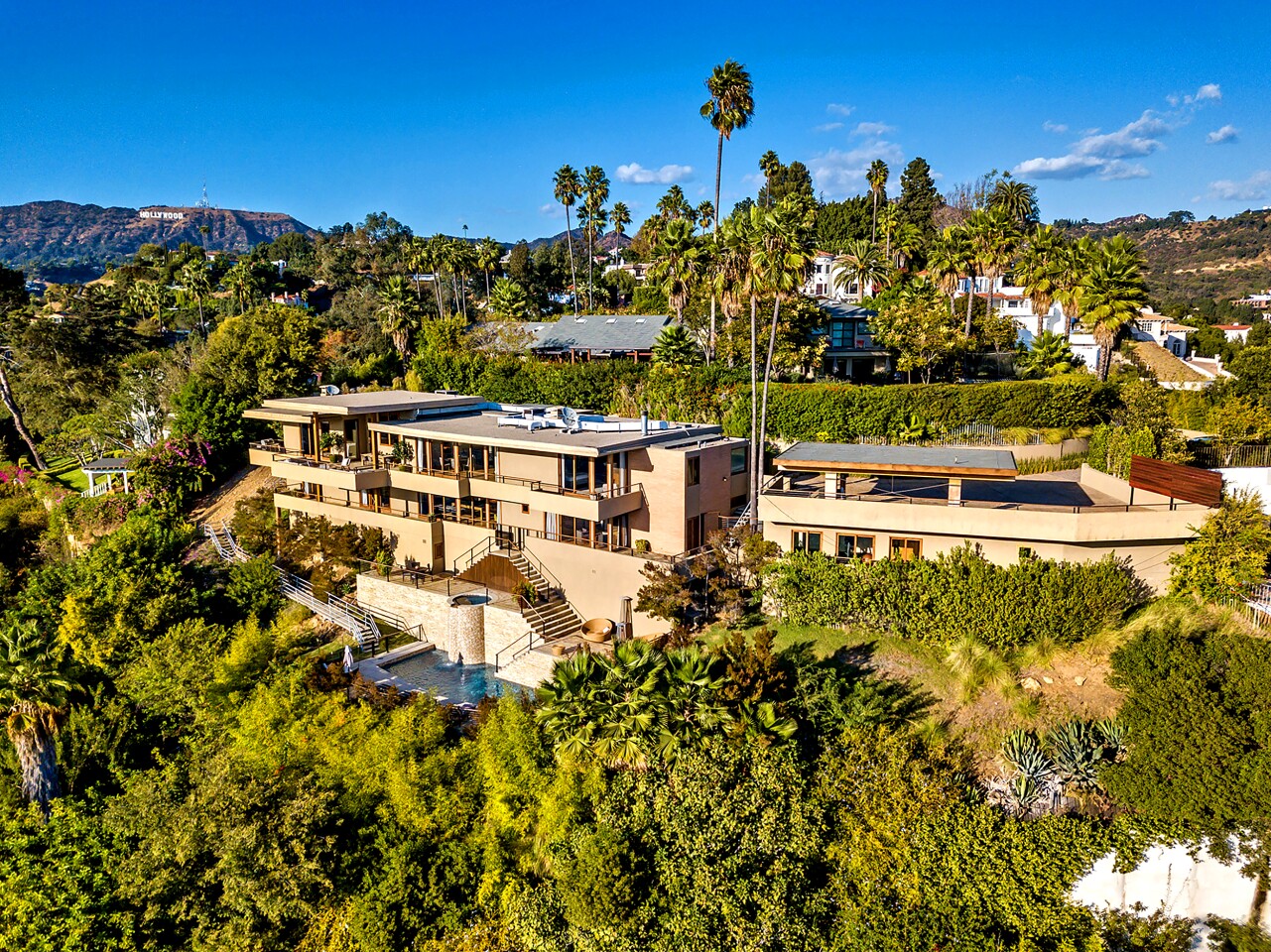 Efron touched up the swimming pool and spa to take advantage of the panoramic views during his seven-year stay.