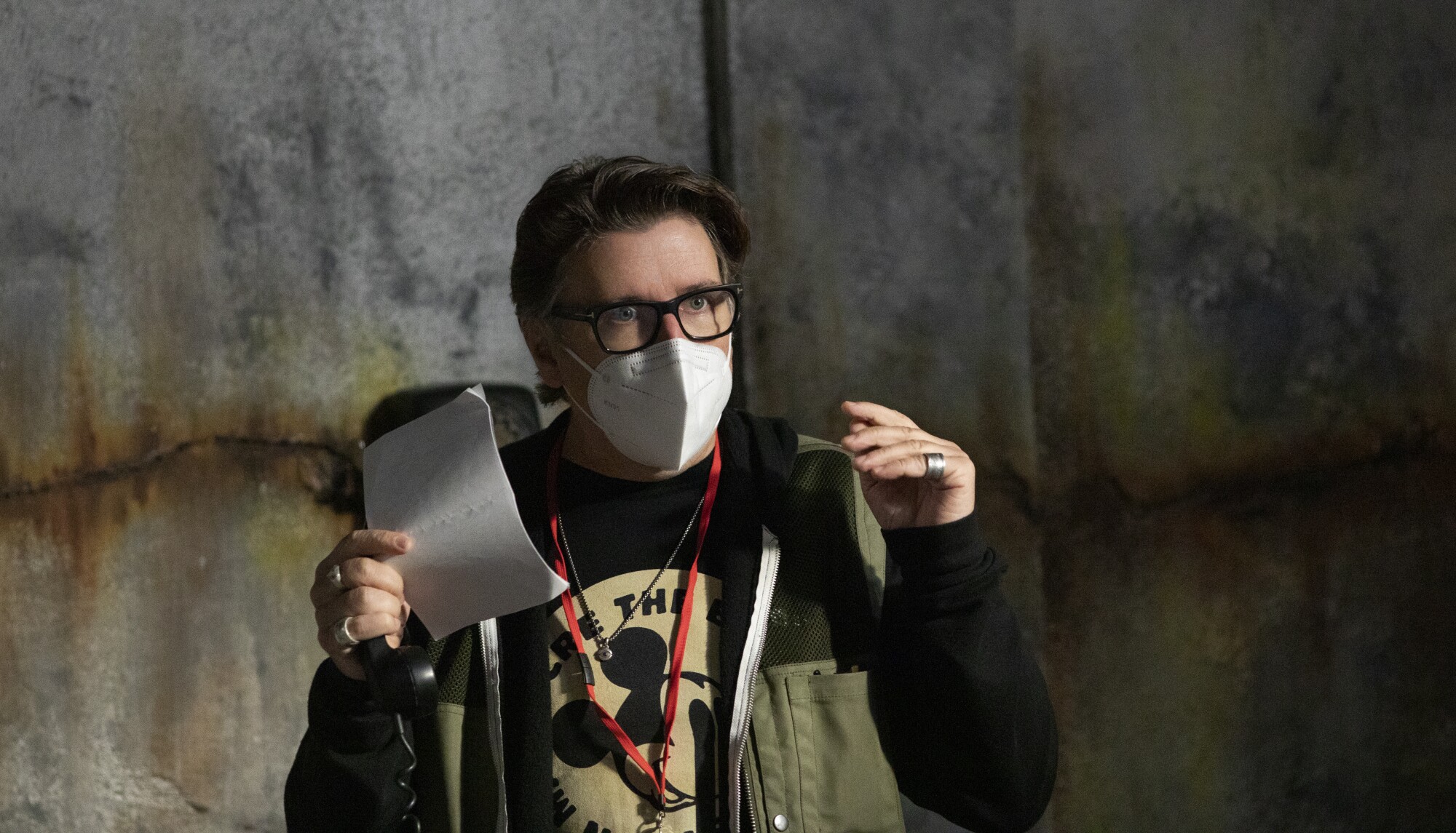 El director Scott Derrickson en el set.