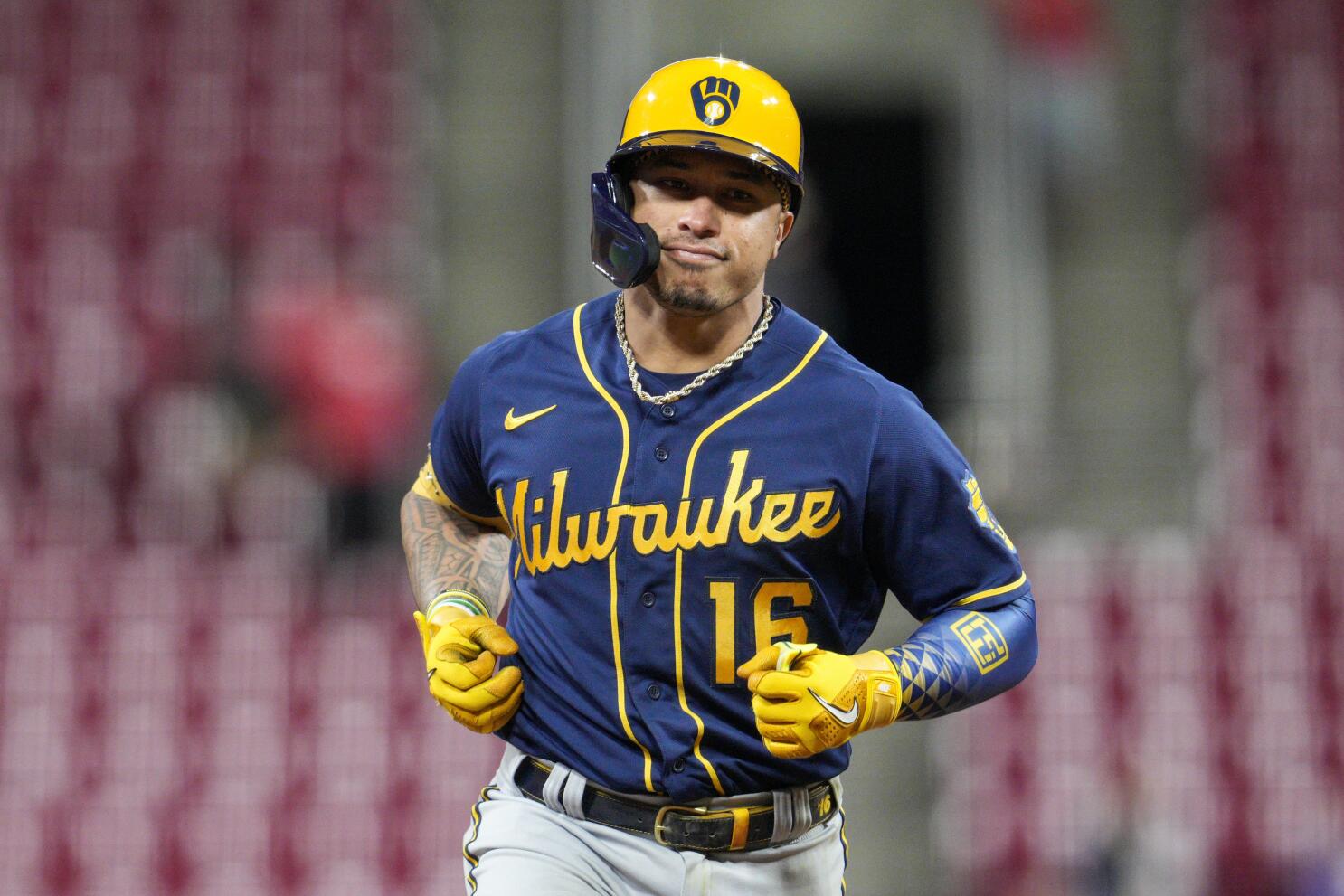 Brewers pick up $10 million 2023 option on 2B Kolten Wong - The