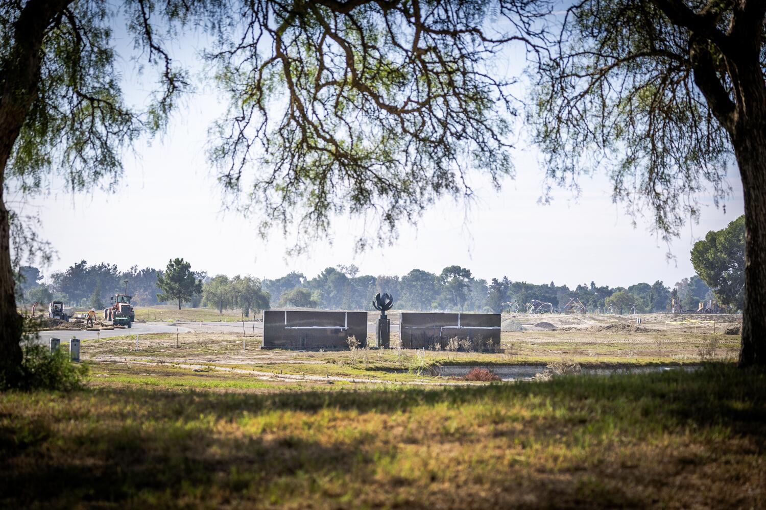 Fountain Valley, CA - November 13: A view of the unfinished, cracked, and dilapidated Vietnam War Memorial in Fountain Valley's Mile Square Park Thursday, Nov. 13, 2025. Orange County Supervisor Janet Nguyen wants to demolish it and have another built as a future project. (Allen J. Schaben / Los Angeles Times)