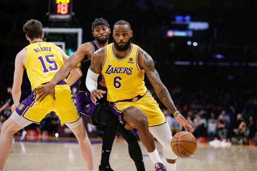 LOS ANGELES, CA - JANUARY 04: Los Angeles Lakers forward LeBron James (6) drives on the Sacramento Kings on Tuesday, Jan. 4, 2022 in Los Angeles, CA. (Jason Armond / Los Angeles Times)