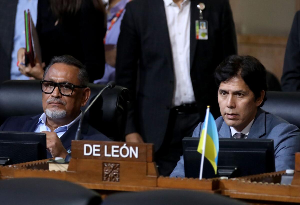 Councilmembers Gil Cedillo, left, and Kevin de León, right, at a council meeting on Oct. 11, 2022.