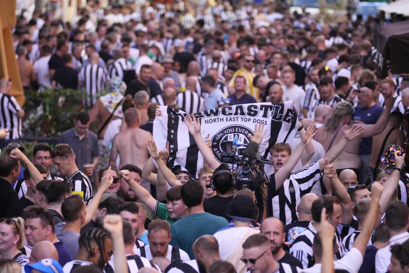 Newcastle fans crowd the Naviglio Grande canal prior to the start of the Champions League group F soccer match between AC Milan and Newcastle at the San Siro stadium in Milan, Italy, Tuesday, Sept. 19, 2023. (AP Photo/Luca Bruno)