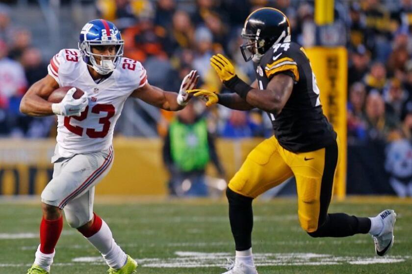 Giants running back Rashad Jennings works against Steelers linebacker Lawrence Timmons during a game on Dec. 4.