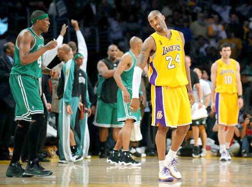Kobe leaves court