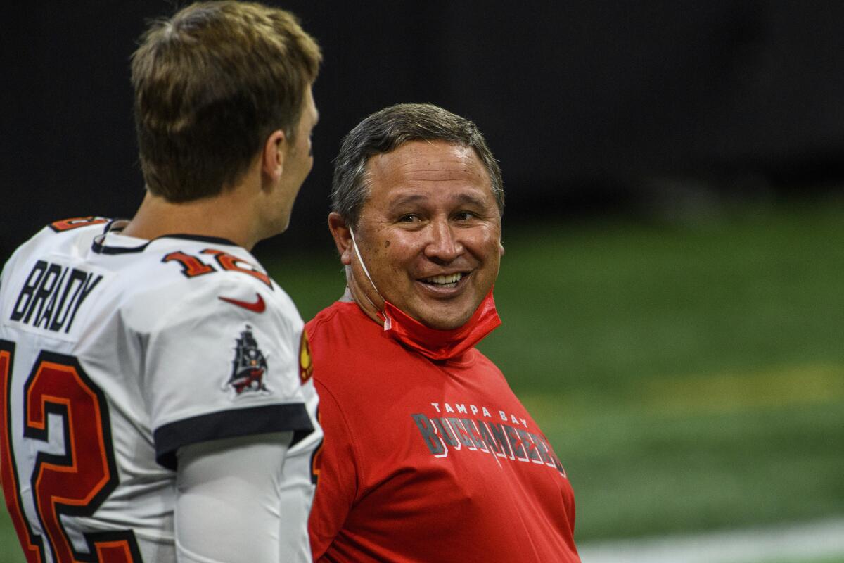 Tampa Bay quarterbacks coach Clyde Christensen speaks with Tom Brady.