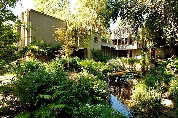La Miniatura, also known as the Millard House, is a 1923 textile block house in Pasadena designed by Frank Lloyd Wright. It is listed for sale at $4.995 million.
