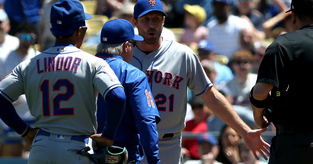 Mets starting pitchers pick uniform before each game