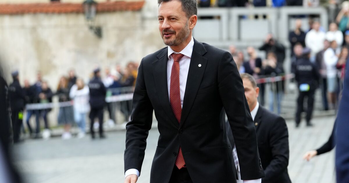 Photo of Slovenský premiér zakladá pred predčasným hlasovaním novú stranu