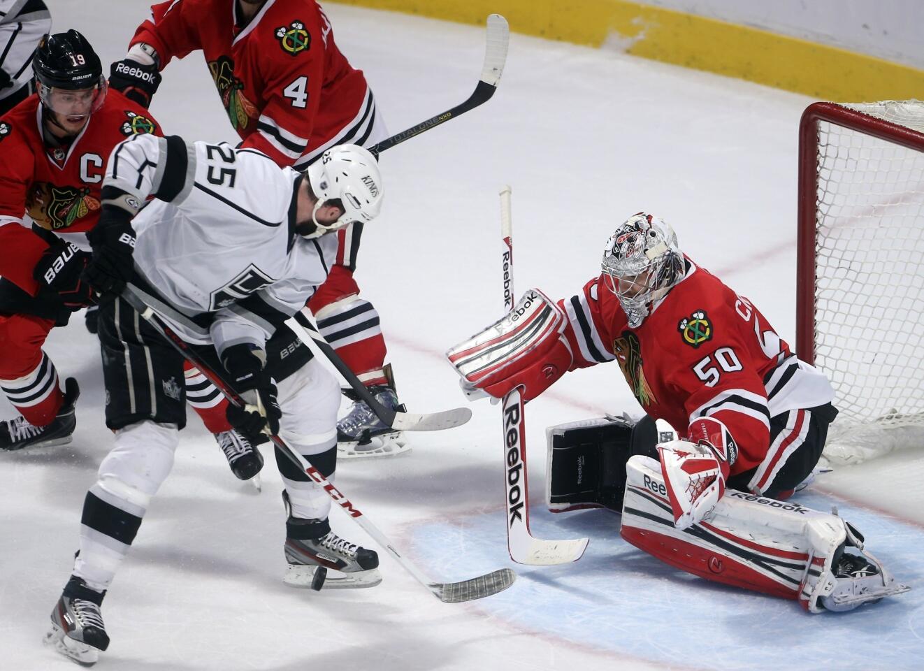 Dustin Penner, Corey Crawford