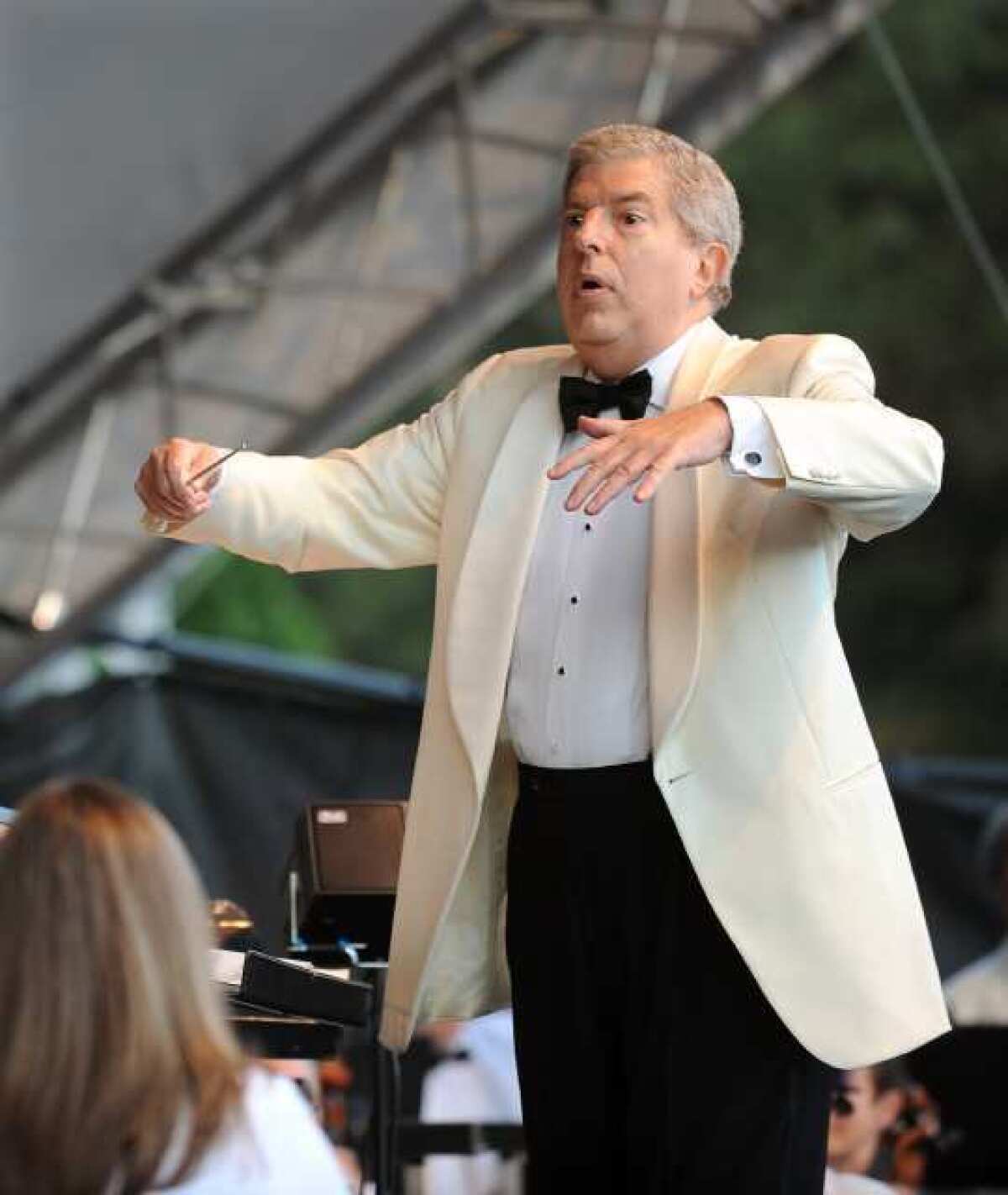 Marvin Hamlisch leads the Pasadena Pops at a concert.