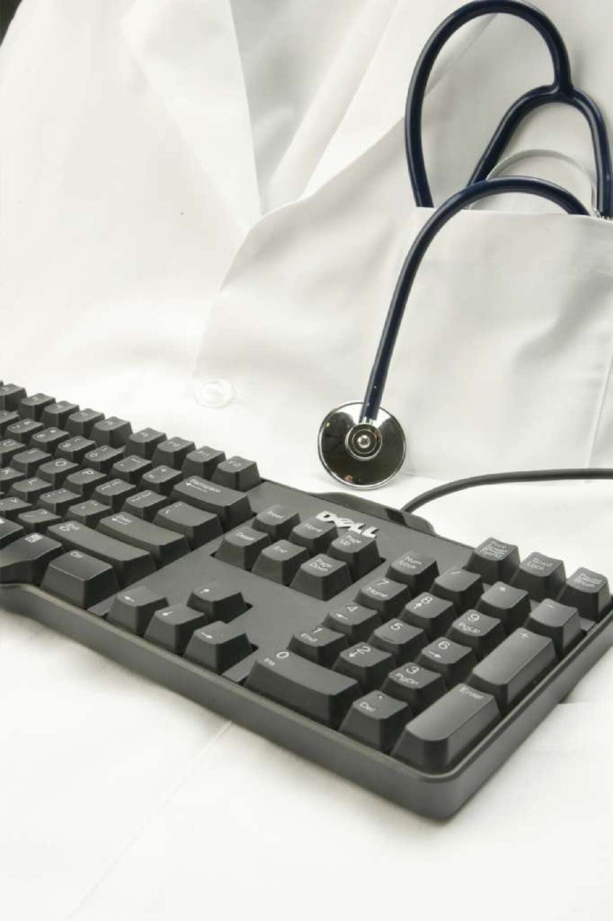 A computer system beat doctors at recording patient histories and symptoms, a study found.