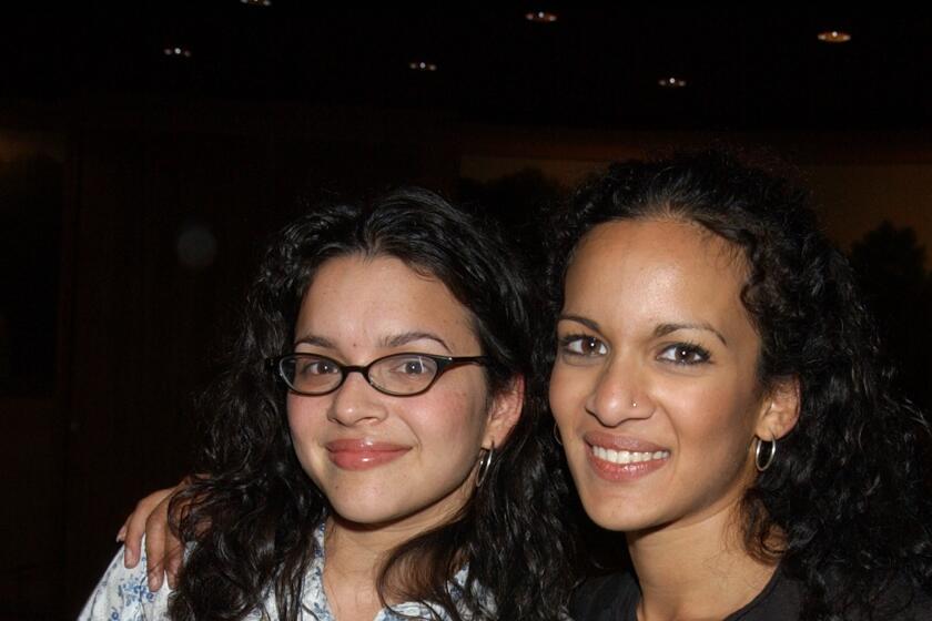 Norah Jones and her sister, Anoushka Shankar in 2003