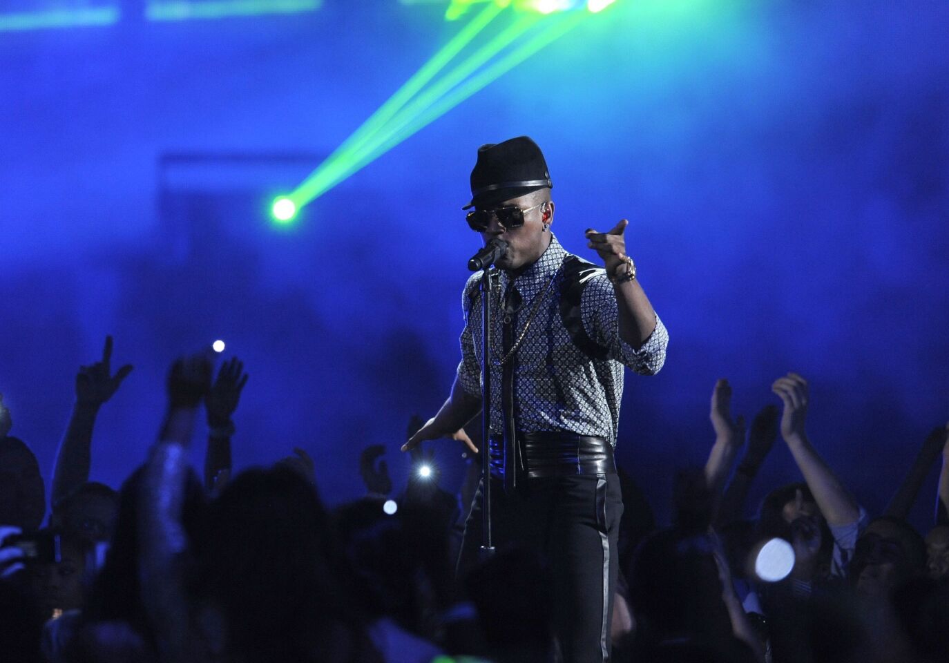 Recording artist Ne-Yo performs at the 2013 Billboard Music Awards.