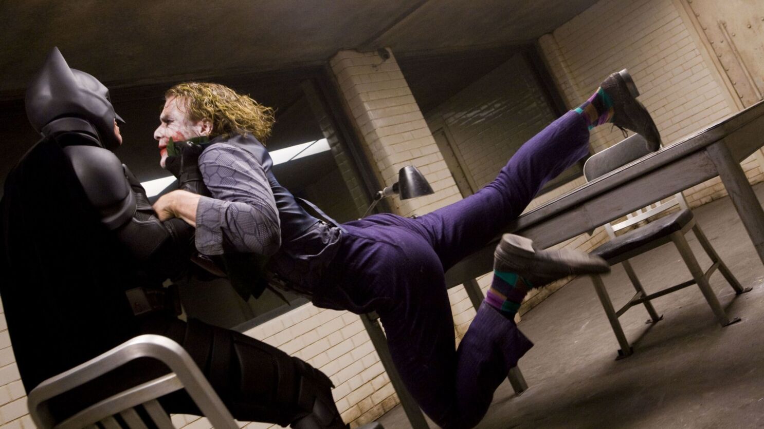 Review: Heath Ledger&#39;s Joker inflames a despairing &#39;Dark Knight&#39; - Los Angeles Times