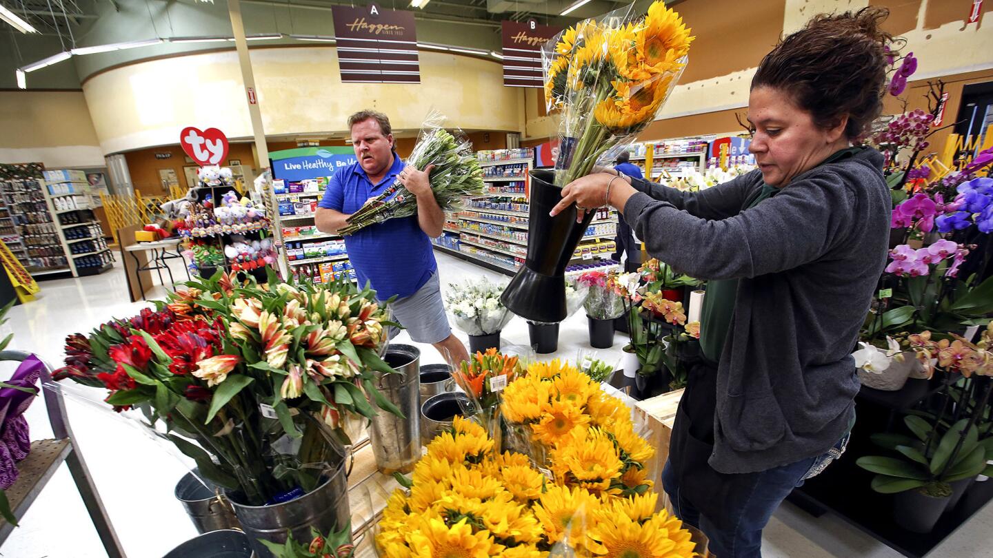 Photos: Haggen grocery chain begins rollout of new markets in Southland - Los  Angeles Times