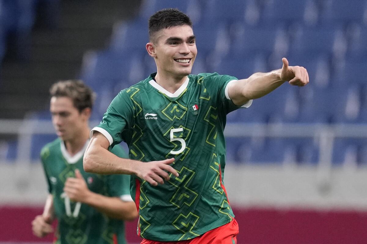 Mexico's Johan Vasquez celebrates