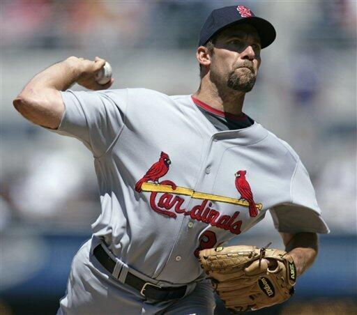 New St. Louis Cardinals starting pitcher John Smoltz (C) walks in